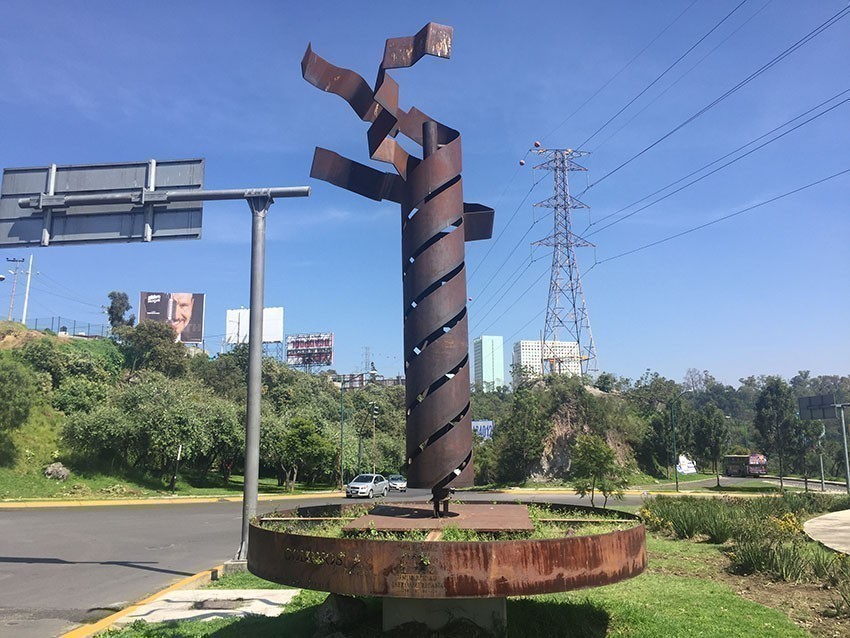 Columna al Viento I.JPG