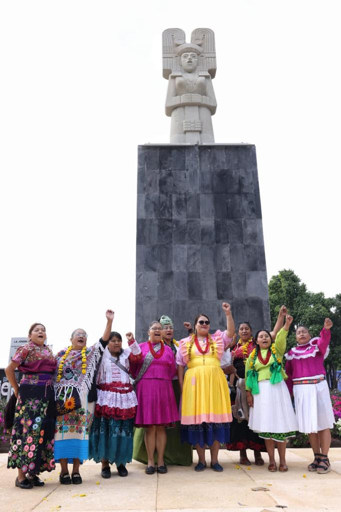 Devela Martí Batres El Monumento “La Joven De Amajac” En Paseo De La ...