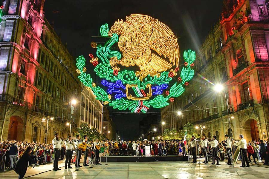 ENCABEZA CLARA BRUGADA MOLINA ENCENDIDO DE LUCES EN ZOCALO CAPITALINO COMO PARTE DE LOS FESTEJOS EN EL MES PATRIO_0000_S.jpg