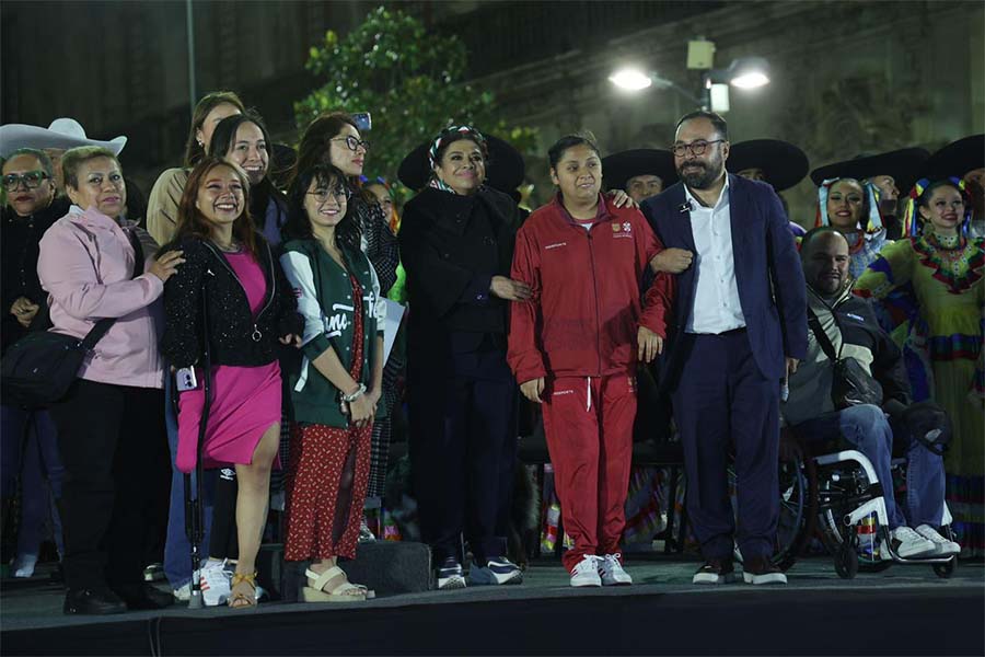 ENCABEZA CLARA BRUGADA MOLINA ENCENDIDO DE LUCES EN ZOCALO CAPITALINO COMO PARTE DE LOS FESTEJOS EN EL MES PATRIO_0008_S.jpg