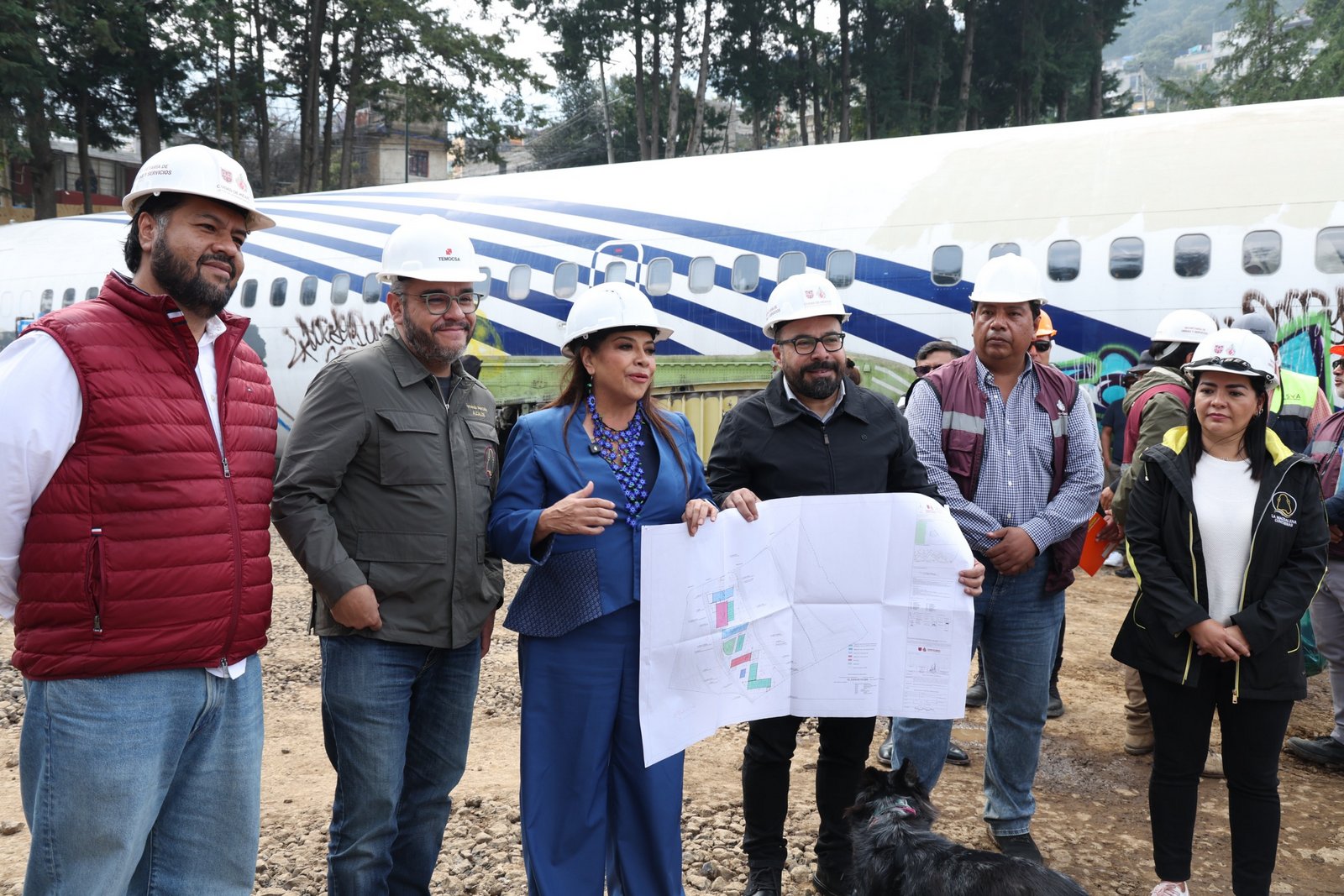 01 VISITA CLARA BRUGADA OBRAS DE UTOPÍA EN LA MAGDALENA CONTRERAS CELEBRA LA LLEGADA AL LUGAR DEL FUTURO AVIÓN BIBLIOTECA.jpg