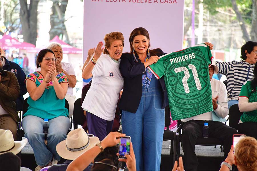 Clara inaugura canchas pioneras del 71_0000s_0002_sobse.jpg
